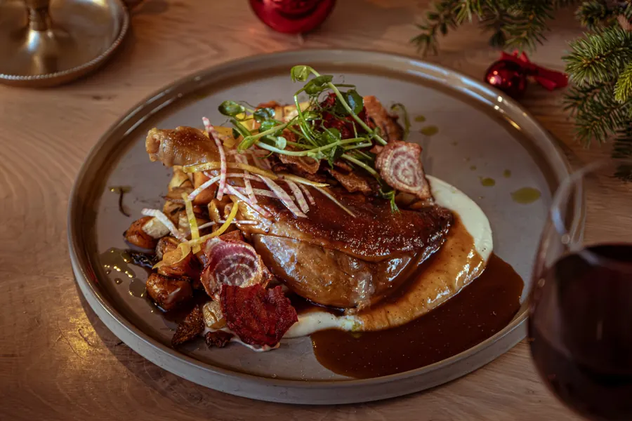 Confit andalæri með kartöflum og sósu