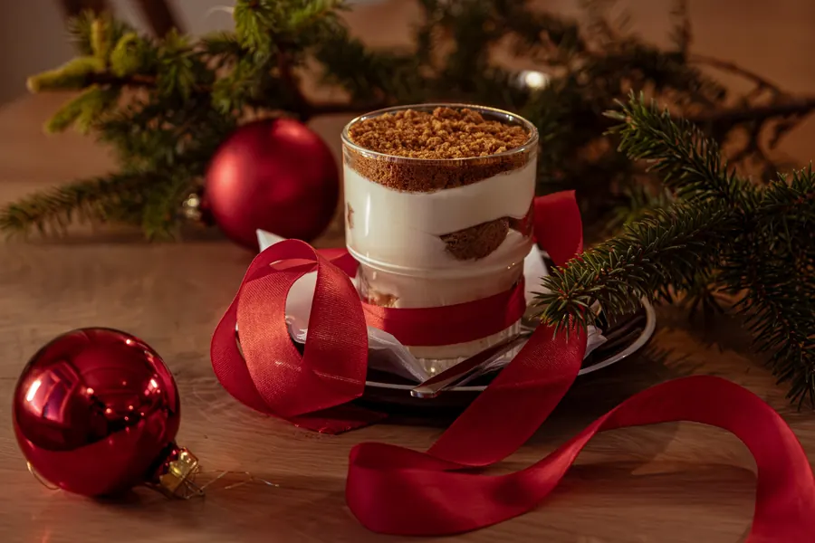 Jóla tiramisu í glasi með rauðum borða